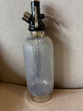 Black and Silver Soda Siphon Bottle - Classic Home Carbonator